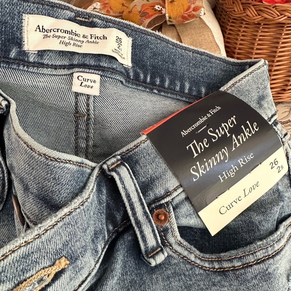 Abercrombie & fitch Super Skinny ankle jeans. curve live high rise. Size 2s